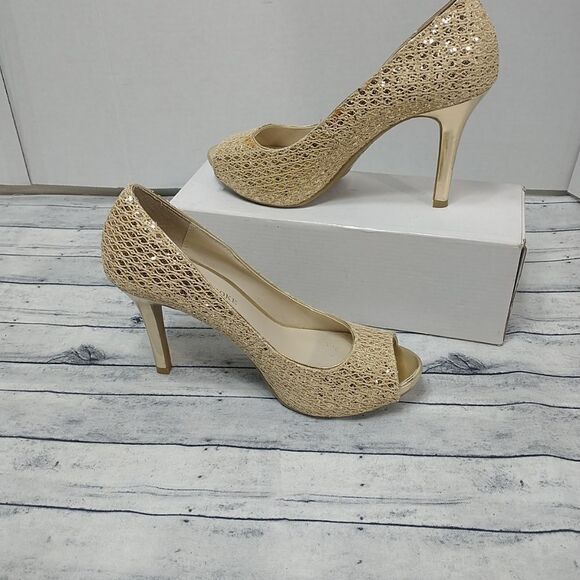 Audrey Brooke Women's Gold Pumps Shoes Heels - Open Toe - Size 8.5M - Picture 2 of 11